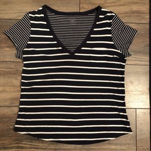 🔴3/$10🔴 Women’s Gap v-neck short sleeve tee🔴🔴
